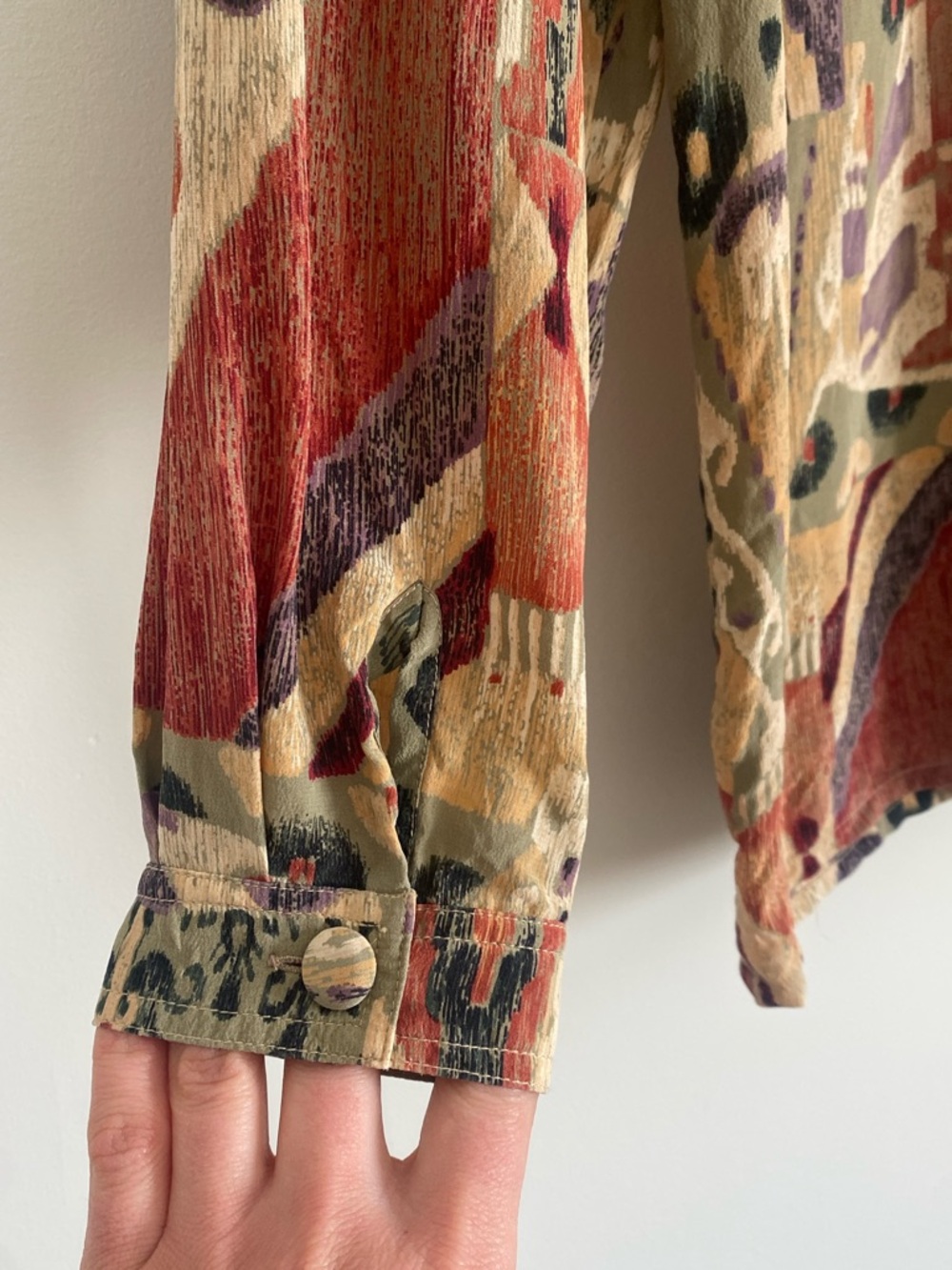 Vintage Silk Tapestry Blouse | Covered Buttons | Fluid Fit | Fits Various - Picture 11 of 13